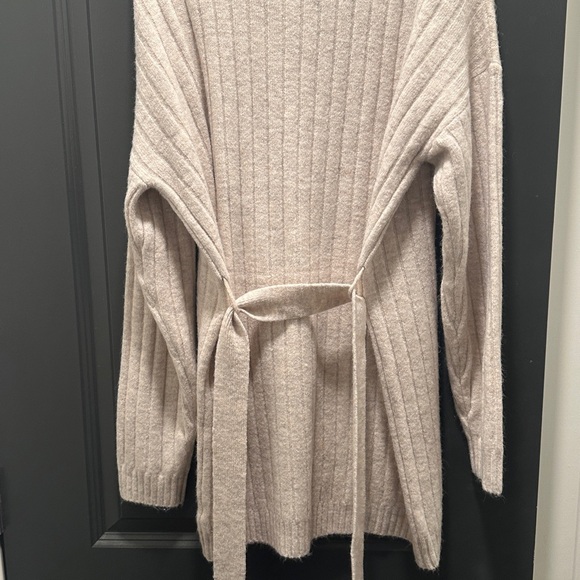 Cozy Beige Cable Knit Sweater - Picture 5 of 5